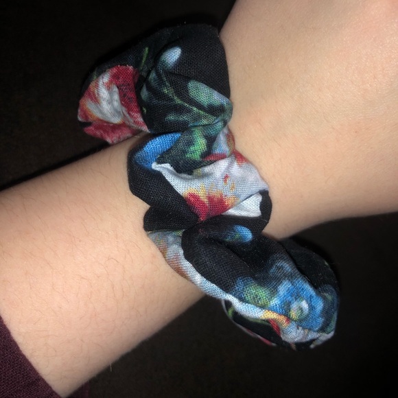 Scrunchie - Picture 2 of 2